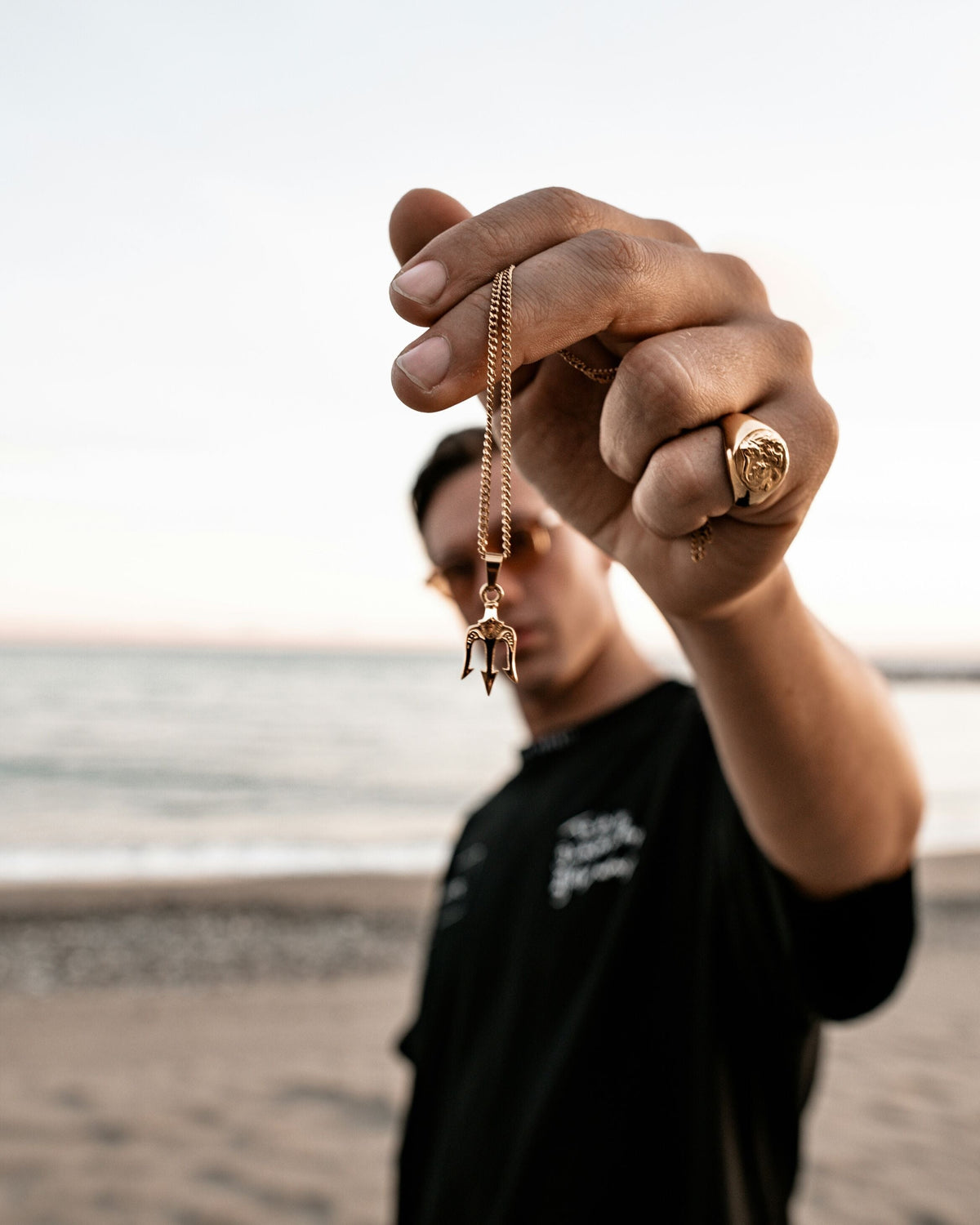 Man holding a 925 Silver Chain