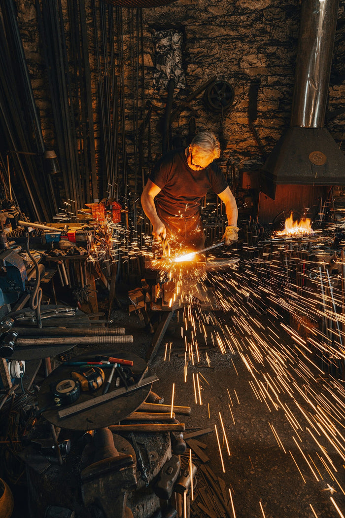 Man forging a 925 Italy Silver Chain