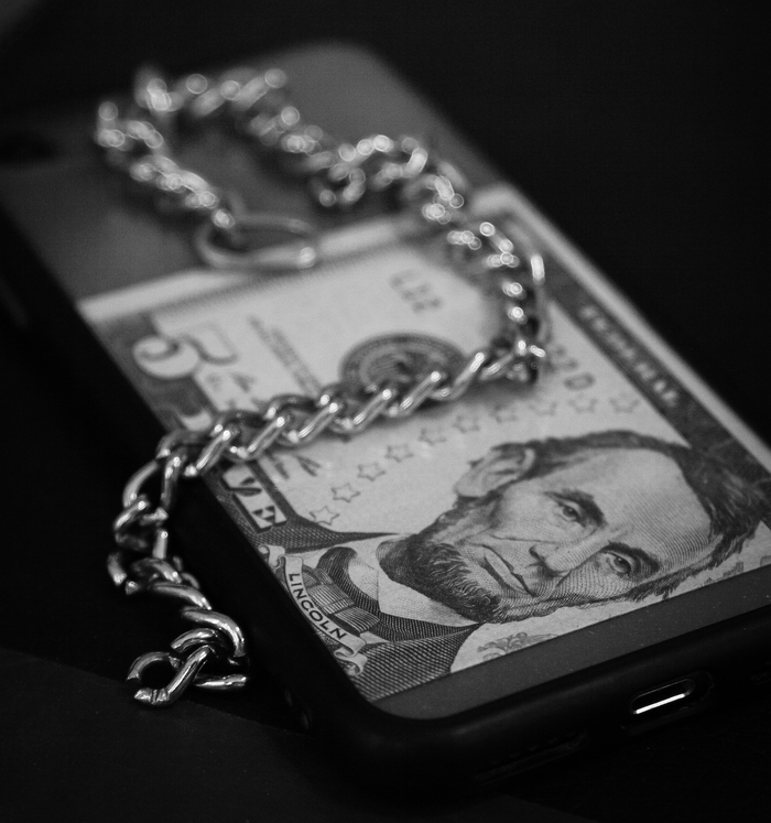 925 Italy Silver Chain resting on money