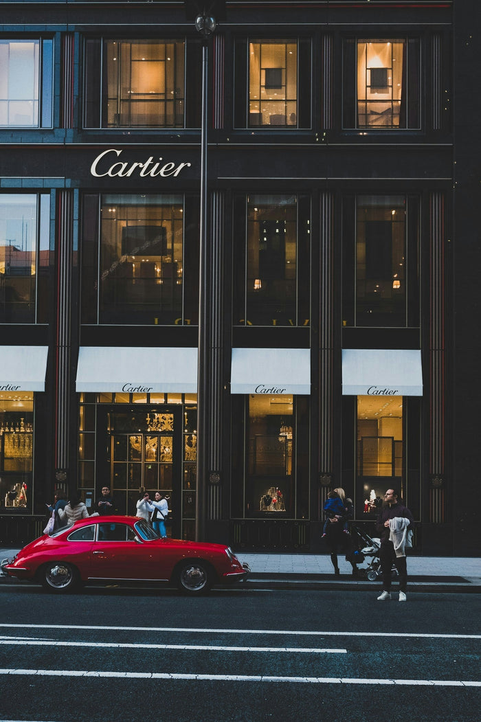 A luxury 925 Italy chain Cartier store